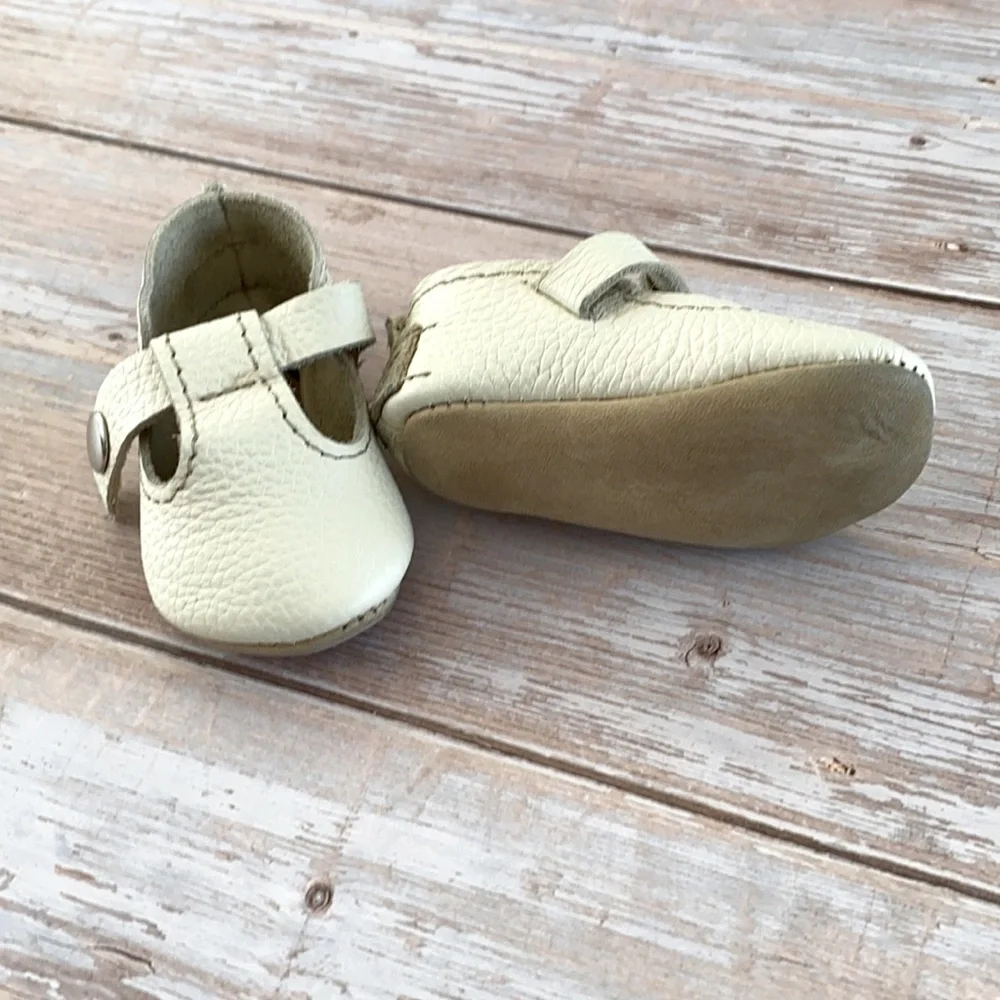 Baby Walker Mary Jane Shoes in Cream